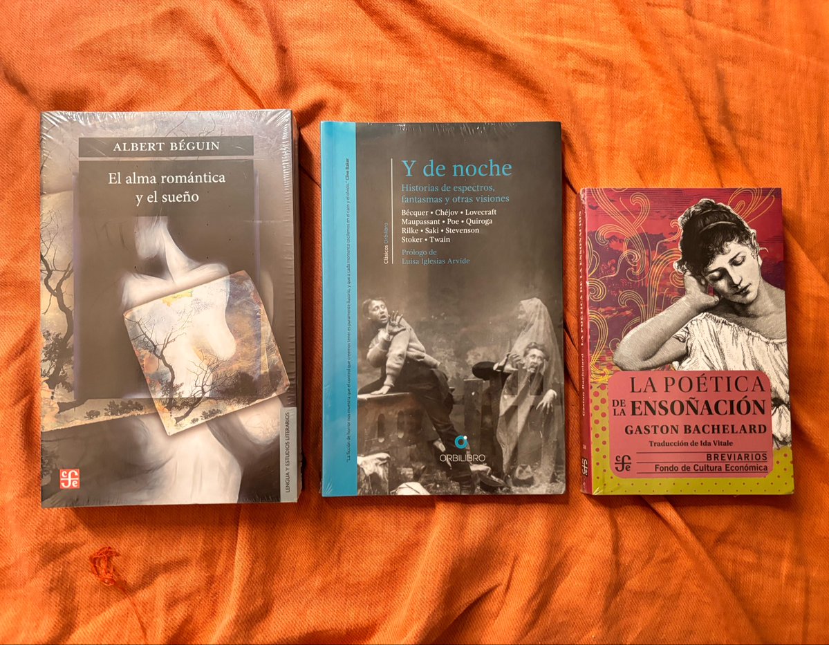 iamjacome__'s tweet photo. Se aprovechó la venta nocturna del @FCEMexico. 
Para mi, lecturas fantasmagóricas y de ensoñación. A mis sobrinos también les llevo poesía y caballos, changos soñadores y perritos. https://t.co/4RXJEK20v7
