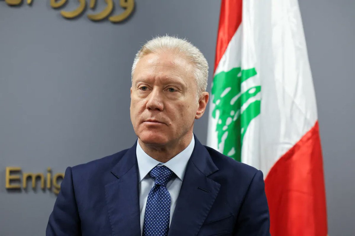 arslanpaytr's tweet photo. 🇱🇧🇺🇸 أميركا، نرى لعبتكم.

إن عدم اصطحاب رئيس الجمهورية جوزاف عون لوزير الخارجية يوسف رجّي في بعض جولاته واتصالاته الدبلوماسية لا يمكن التعامل معه كأنه مجرد تفصيل بروتوكولي عابر.

بالنسبة إلينا، المسألة تتجاوز الأشخاص إلى سؤال أكبر: هل هناك من يحاول اختزال الدولة اللبنانية ومؤسساتها بشخص واحد، وخلق انطباع بأن العواصم الخارجية تستطيع اختيار محاورها داخل لبنان وتحديد من يمثل الدولة ومن يتحدث باسمها؟

وهنا نقولها بوضوح: لبنان ليس مملكة، ورئيس الجمهورية ليس ملكًا، والقرار اللبناني لا يُرسم في العواصم الخارجية.

🇱🇧 قد تكون لدى الولايات المتحدة حساباتها ومقارباتها تجاه لبنان، وقد تكون راغبة في التعامل مع شخص محدد أو تكريس صورة سياسية معينة، لكن لبنان دولة ومؤسسات، وليس ساحة لإعادة إنتاج أنظمة أو ترتيبات سياسية تفرض من الخارج.

ومن يظن أن بإمكانه تغيير طبيعة النظام اللبناني أو الدفع به نحو نظام ملكي، أو إعادة صياغة لبنان وفق مشيئة خارجية، نقول له بكل وضوح: هذه الأوهام لن تتحقق.

كم من رئيس أميركي جاء وذهب، وكم من إدارات تبدلت، لكن القوات اللبنانية بقيت.

🇱🇧 القوات اللبنانية كانت هنا، وهي باقية هنا.

بقيت عندما تبدلت الأنظمة، وبقيت عندما تبدلت التحالفات الدولية، وبقيت عندما حاول كثيرون فرض أمر واقع جديد على لبنان.

وسواء بقي لبنان على نظامه الحالي، أو انتقل مستقبلًا إلى صيغة أكثر لامركزية، أو إلى نظام اتحادي، فإن شكل الدولة يقرره اللبنانيون أنفسهم، لا واشنطن ولا أي عاصمة أخرى.

أما إقامة مملكة في لبنان بقرار أميركي، فهذا أمر لن تسمح به الوقائع اللبنانية ولا القوى السيادية فيه.

والأهم: لا أحد يظن أن القوات اللبنانية ستقف متفرجة على أي محاولة لتجاوز المؤسسات أو إعادة تشكيل التوازن اللبناني من خارج إرادة اللبنانيين.

🇱🇧 نحن نريد دولة قوية، دولة مؤسسات، دولة ذات قرار سيادي واضح، لا دولة تُدار عبر الأشخاص ولا عبر التعليمات الخارجية.

ومن يعتقد أن بإمكانه تجاوز القوات اللبنانية أو عزلها عن المعادلة اللبنانية، فليتذكر أن القوات ليست ظاهرة عابرة، بل جزء أساسي من تاريخ لبنان وحاضره ومستقبله.

أما إذا اختار البعض السير في هذا الاتجاه حتى النهاية، فليتحملوا نتائج خياراتهم.

لا تختبروا صبر لبنان، ولا تختبروا صبر القوات اللبنانية.

🇱🇧 لبنان ليس مملكة لأحد، ولبنان لن يكون ولاية لأحد.

والقرار في النهاية للبنانيين.
@YoussefRaggi @au_vieux @mimoyaamimo 
#القوات_اللبنانية #لبنان #جوزاف_عون #يوسف_رجّي