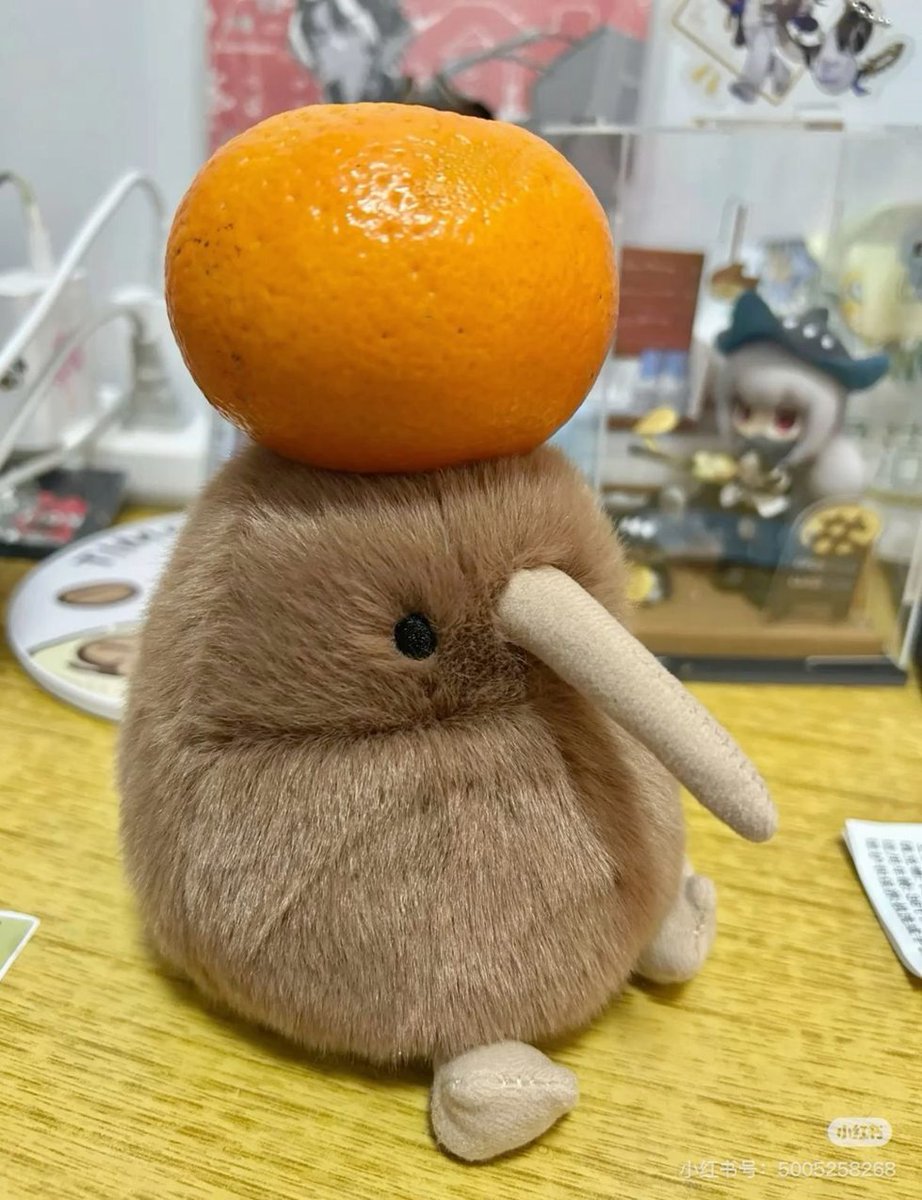 xxbeccaxD's tweet photo. 新しいスマホが出たって？ まるでコーヒーみたいだね。毎年、同じ豆で新しいラテアートを楽しむ感じ。でも、操作方法は難しくなってるから、使いこなせるのは忍者だけかも。最新機能を謳ったところで、電話として使う人いる？ それでも夜寝る前に手放せない愛着は不思議だよね。 https://t.co/9bI4iK67sC