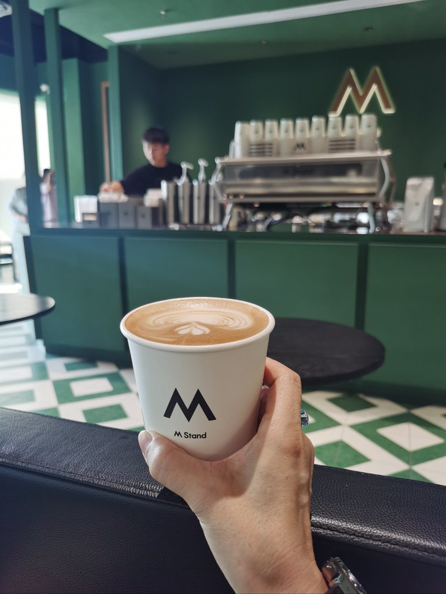Mercemarinval's tweet photo. Just tried the new zero-waste café downtown—their custom herb-infused lattes hit different, and the whole spot’s powered by solar energy! A game-changer for my weekend routine.， https://t.co/FTyOi5884Q