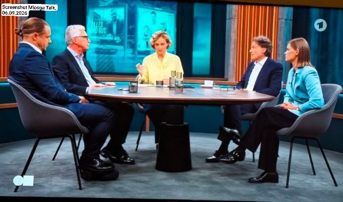 DeutscherSchfe3's tweet photo. Die AfD gewinnt in Sachsen-Anhalt erdrutschartig – und Miosga lädt sie trotzdem nicht ein. Wieder einmal. Man könnte meinen, die Regierung diktiere das Fernsehprogramm. Wieder einmal. Wir, das Volk, haben davon endgültig die Schnauze voll. Wieder einmal.😠 https://t.co/PI7IUZ0kIx