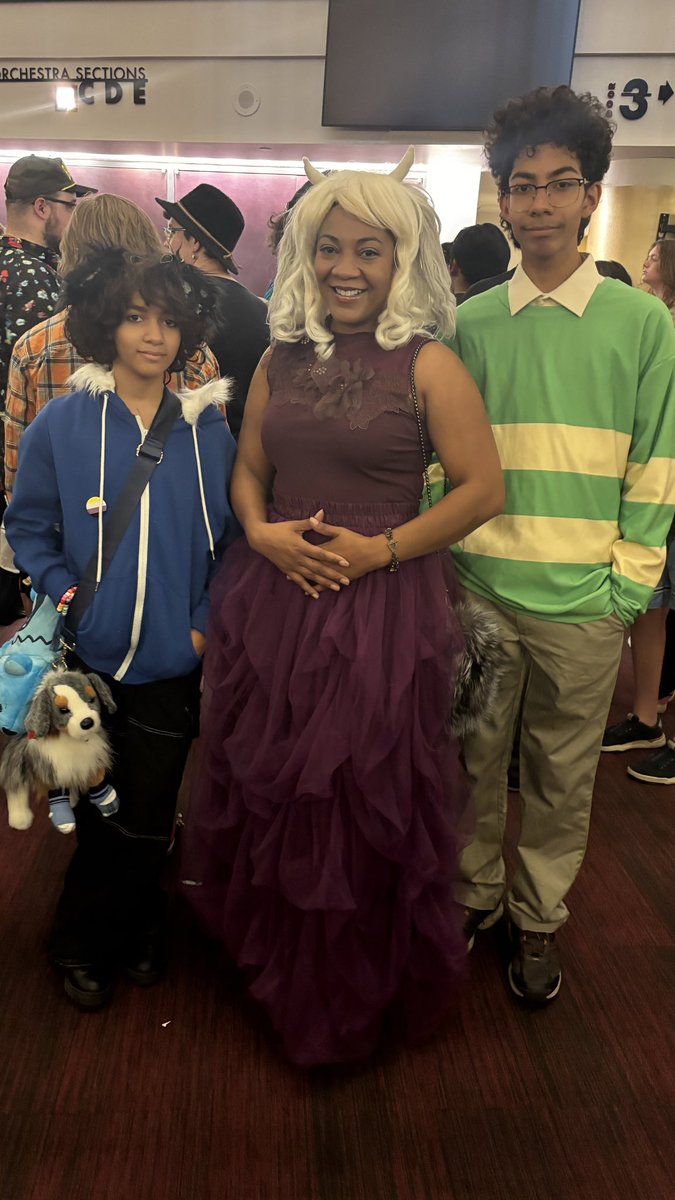 UndertaleSymph's tweet photo. Amazing outfits out here in Denver! 💚💛🩵🩷 https://t.co/9lxMm9PuJ9