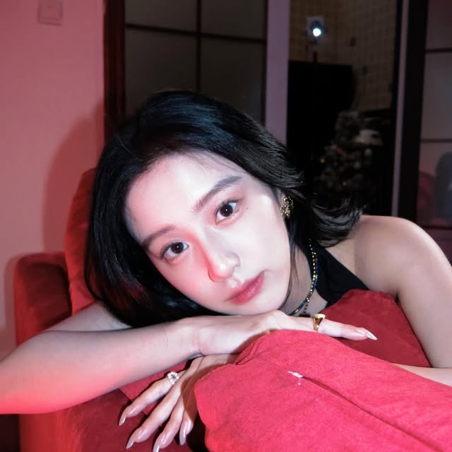Shangebn's tweet photo. Wrapped in crimson hues and quiet sophistication, she carries an enigmatic allure that lingers effortlessly, where every glance feels like a fleeting glimpse into a beautifully composed reverie. https://t.co/07MKtoSDac