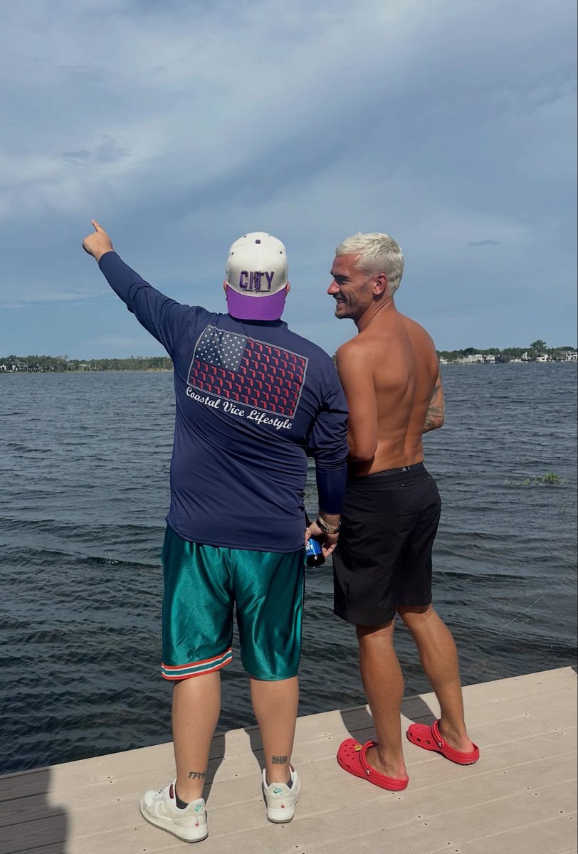 GriezmannPeach's tweet photo. Antoine Griezmann π enjoying Orlando. June 29, 2026.
#Griezmann #OrlandoCity #AntoineGriezmann
#Grizi #GriezmannBooty #GriezmannAss #Booty #BriefLines https://t.co/P00XXrMew6
