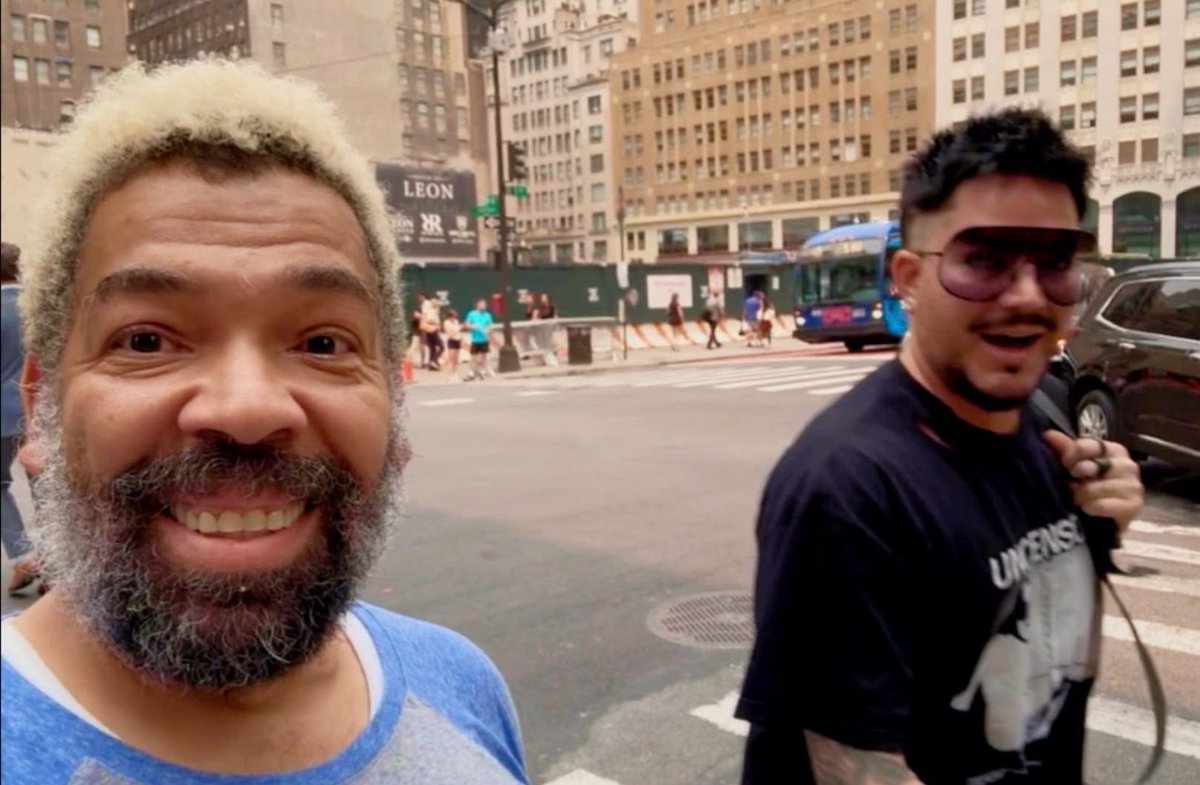 4Gelly's tweet photo. Adam today.
" Bumping into Adam Lambert in these mean streets of New York City! 😂🗽 I love me some Adam. He’s always so kind, cool, and gracious with his fans. Such a fun NYC moment! ❤️" 
via confesor.rosa.15 https://t.co/CGs2f0CPWn