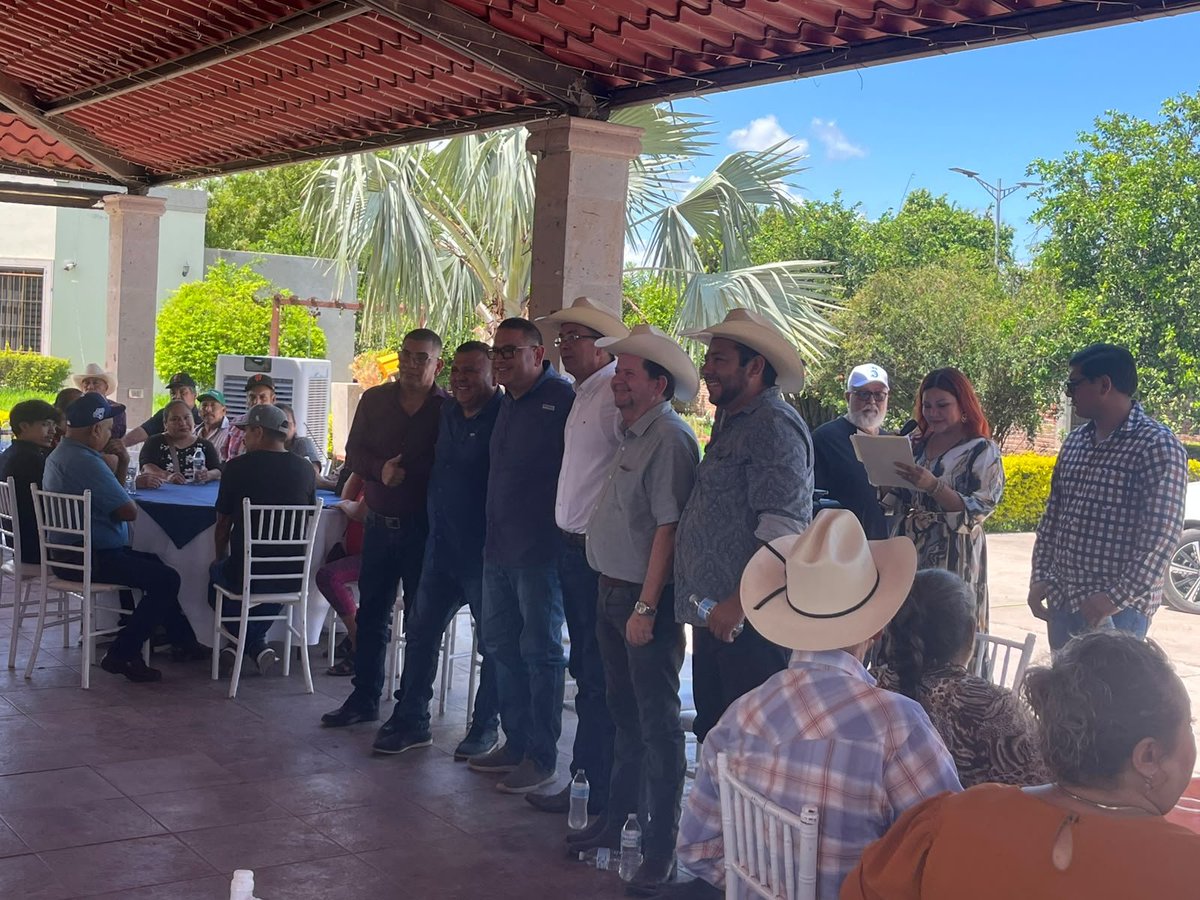 kikisotop's tweet photo. Reunión con amigos del Municipio de Bacum. Puestísimos con @tonoastiazaran. @panosalido @pascualsoto @humbertosouza @analiliatorres @mediosobson  @mesacancun https://t.co/F98O8HEE3c