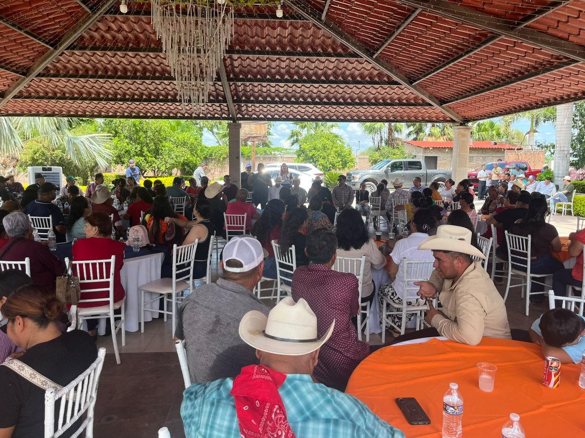 kikisotop's tweet photo. Reunión con amigos del Municipio de Bacum. Puestísimos con @tonoastiazaran. @panosalido @pascualsoto @humbertosouza @analiliatorres @mediosobson  @mesacancun https://t.co/F98O8HEE3c