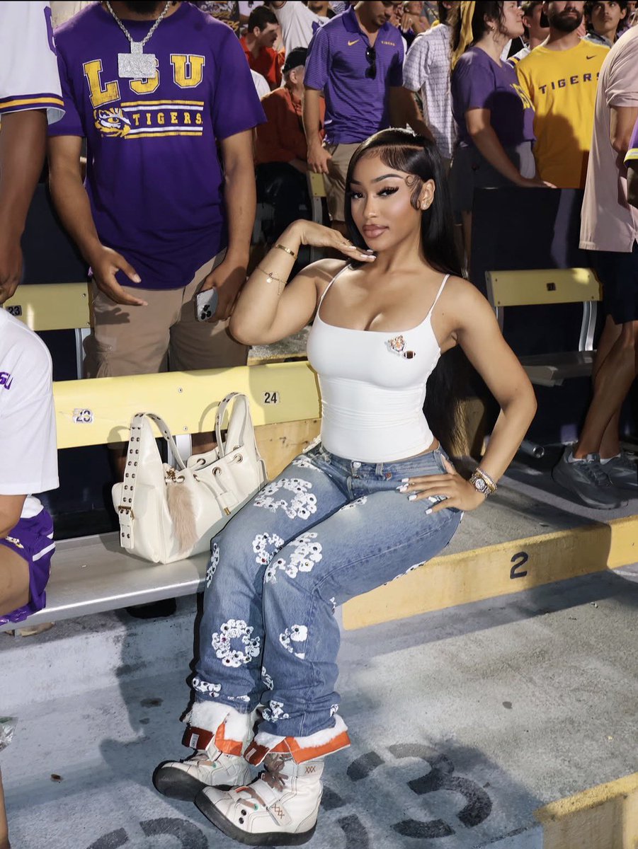 sexypiscesdiary's tweet photo. #geauxtigers 🐅 https://t.co/sEYnki3AlE