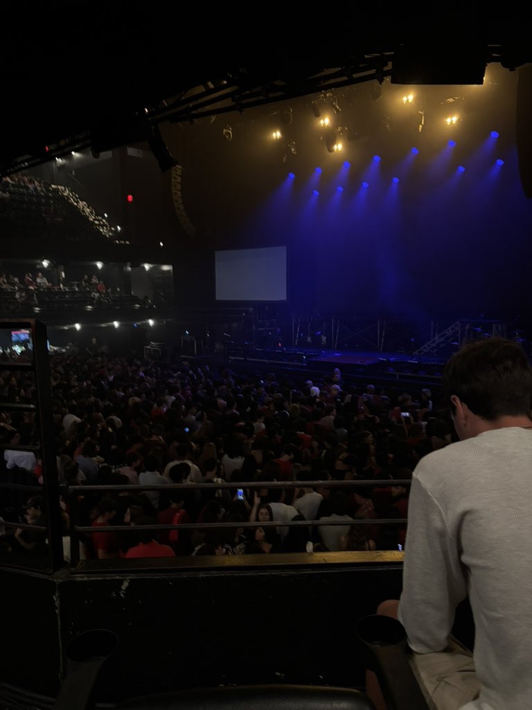 kikeonupi's tweet photo. MALCOLM TODD IM HERE PLS GET SHIRTLESS https://t.co/EsSmIakEqq
