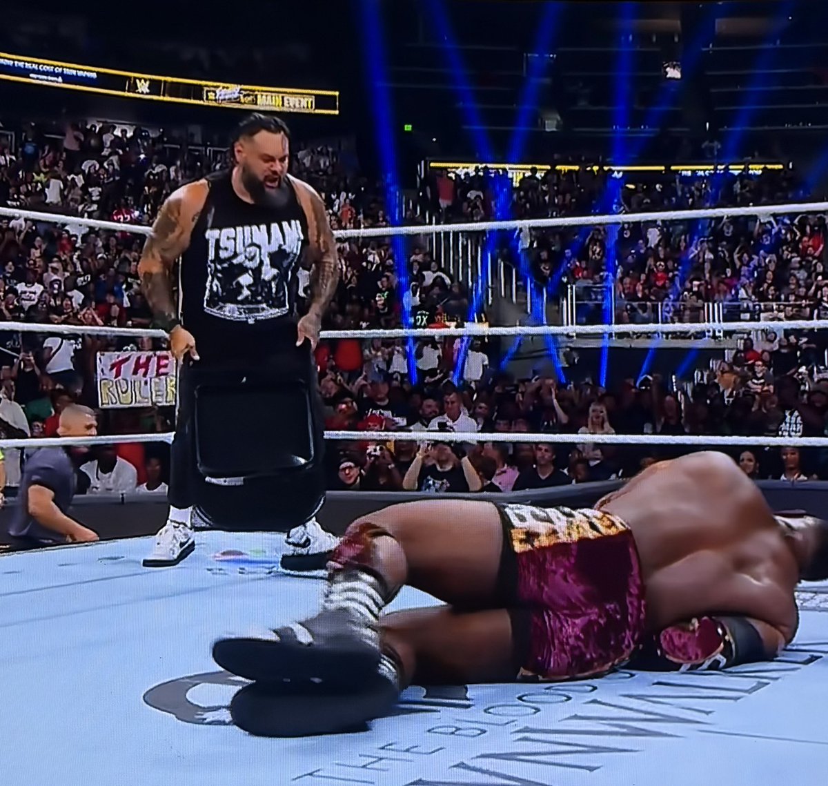 FadeAwayMedia's tweet photo. 🚨 BREAKING: BRONSON REED HAS RETURNED TO WWE AND JUST DESTROYED OBA FEMI

#SNME https://t.co/hqaDP9qmNc