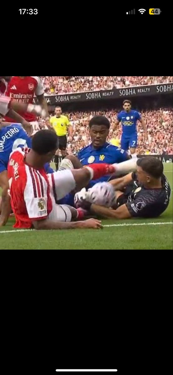 HqndL's tweet photo. @CitroModeMD @TartanGooner I never said that you spastic. It didn’t change the outcome of the game. You retards cannot admit that one of Gabriel’s countless challenges should be red. https://t.co/hHkD1lUnA3