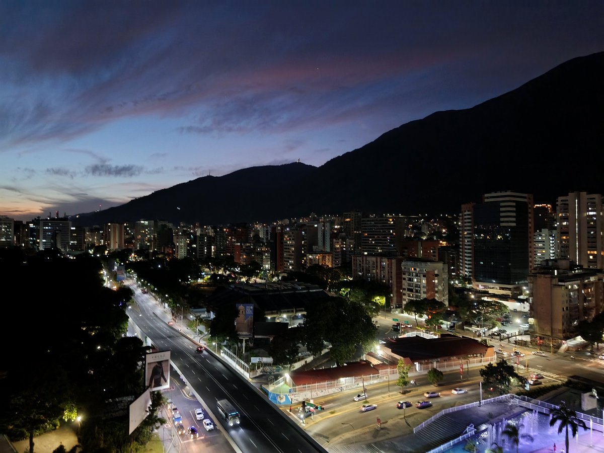 cori0911's tweet photo. Mi hermosa #Caracas 🙏🧡💜

#Venezuela 🇻🇪 https://t.co/iQ8VweorOd