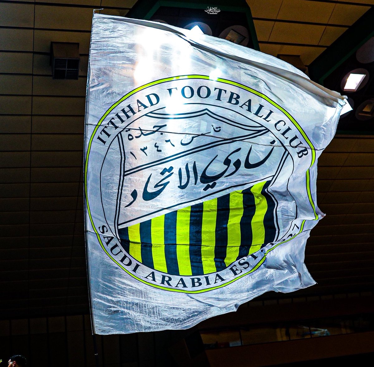 freeeeej's tweet photo. الاتحاد نادي تأسس بسبب قمع فكرة الرأي الواحد لذالك لكل مشجع رأي يحترم 👌

• من يريد ان يحضر ويساند الفريق والمدرب واللاعبين له اسبابه .

• ومن يريد ان يقاطع بسبب فشل الادارة الغبيه في التعاقدات له اسبابه .

والله يوفق الاتحاد في القادم 💛🖤 https://t.co/zKjzh1mnJA