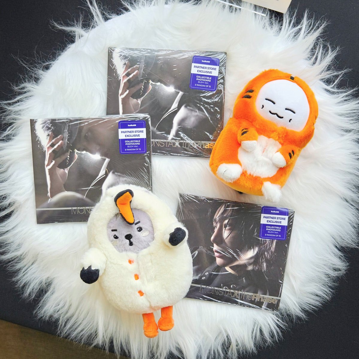 SnowEd5500's tweet photo. DAY 3 of MX celebration @LightUpKShop Edmonton ๐
Was able to meet JH on the last day, with postcard and lip-bite pob! Thank you for the memories and excitement. See you again at the next comeback!
#MONSTAX_Release_Event #hello82 #82giveaway @hello82official @OfficialMONSTAX https://t.co/nNopof5i4w