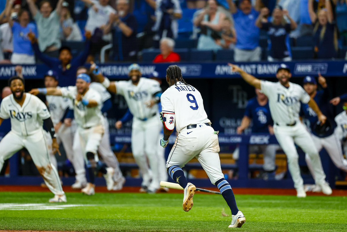DanSlaubaugh's tweet photo. If TB gets tiebreaker, here’s what NYY needs if TB finishes at:

Rays 9-10 → NYY 14-5
Rays 10-9 → NYY 15-4
Rays 11-8 → NYY 16-3
Rays 12-7 → NYY 17-2
Rays 13-6 → NYY 18-1
Rays 14-5 → NYY 19-0

The Yankees would have to make up 5 games in the final 19 to take the AL East. https://t.co/CLoaz3SSAs