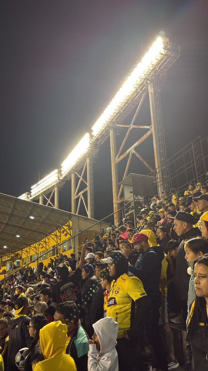 AngelBarre20's tweet photo. Hinchas de Barcelona denuncia sobreventa en el Sur de la Capital. 🚨 https://t.co/oQwFYRY5Xl