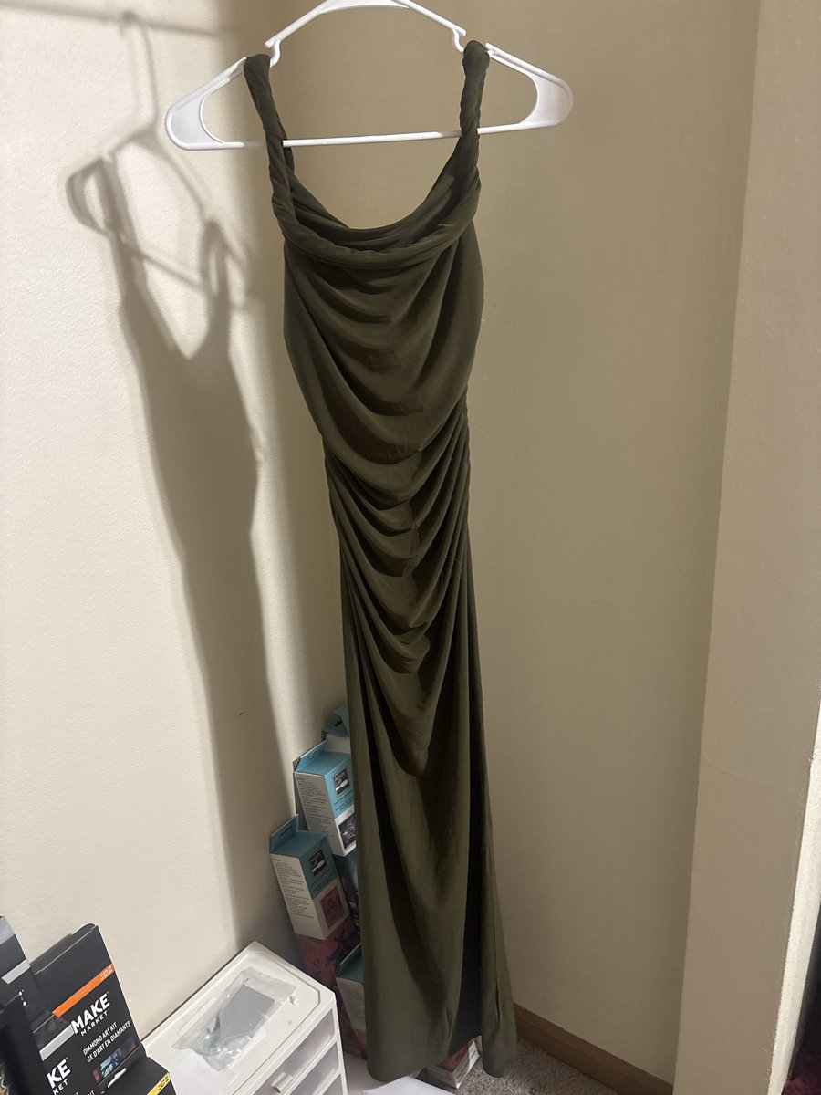 TayBaeExe's tweet photo. I need twitter to do its thing here. 

I need nail ideas to go with this dress and accessories https://t.co/fhpkVP6yDN