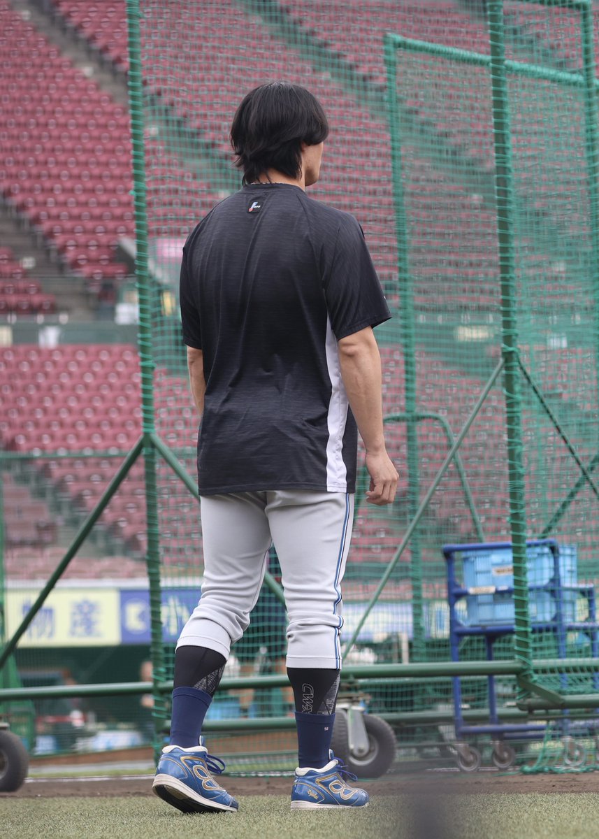 _rona__'s tweet photo. 2026.09.06 楽パ
ファイターズの練習前にグラウンド��出てきて謎交信してた黒川細川👈🏻 https://t.co/VaPQythqxN