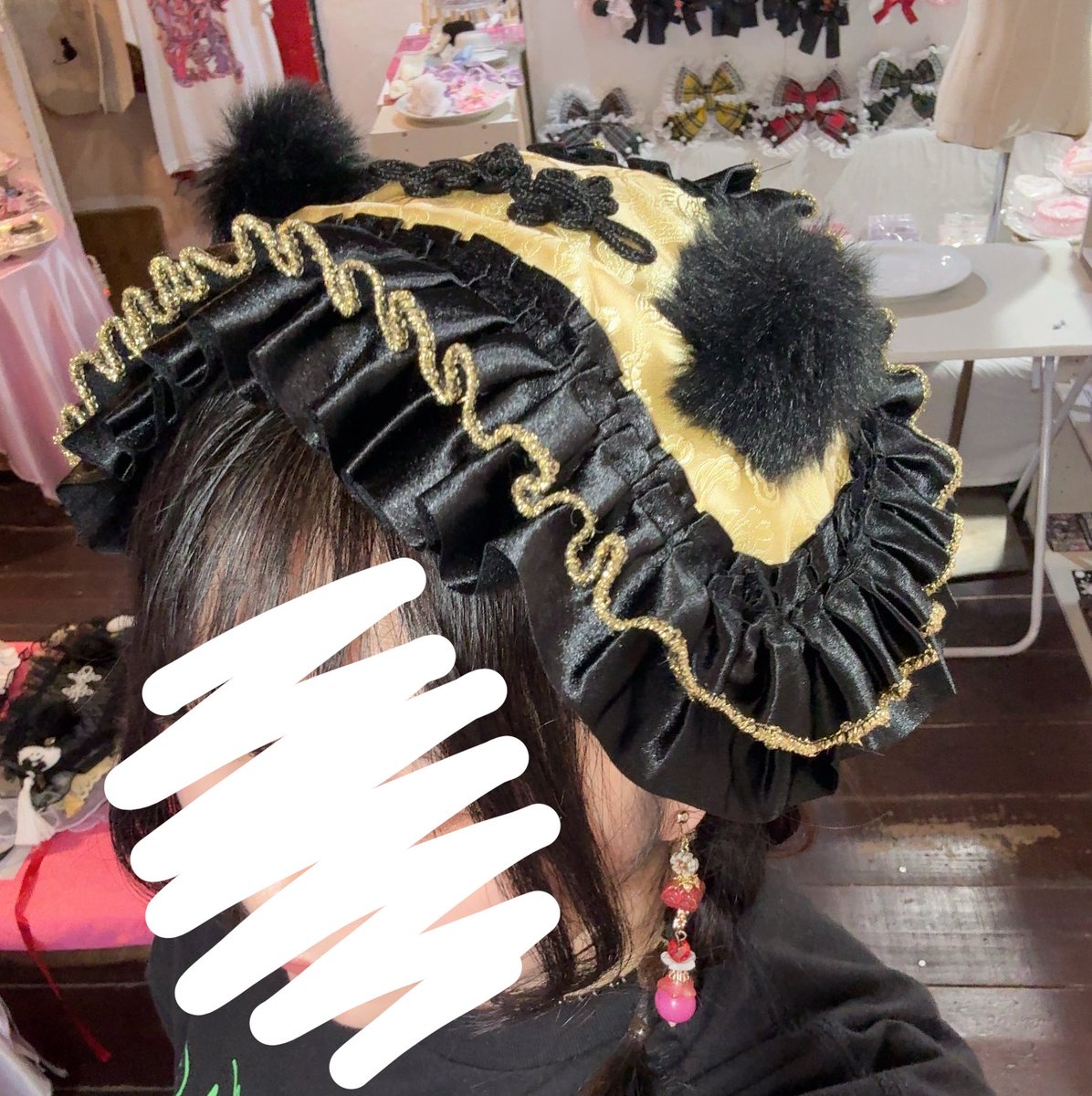 keaisyoten's tweet photo. tenten城様に委託販売させて頂いてるヘッドドレスの着用画像になります🙇‍♀️
1〜3枚目は耳が隠れるぐらいの大きさ(5500円)、4枚目は通常のヘッドドレスぐらいの大きさ(4400円)です！
試着も可能です〜！

#ハンドメイド
#中崎町 https://t.co/L4Mybqw3kE