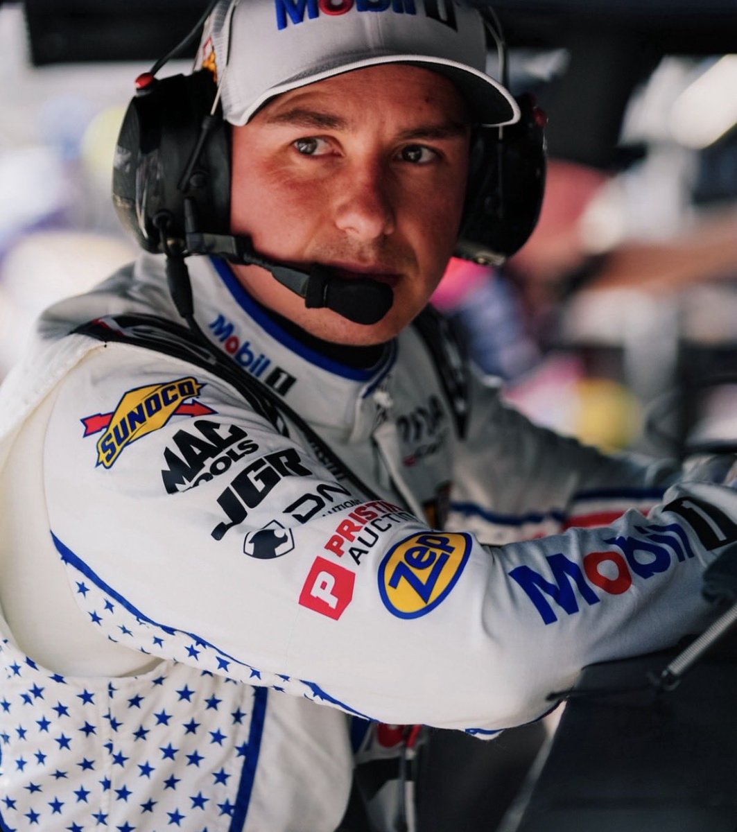 Gibbs20team's tweet photo. #CBELL WINS THE SOUTHERN 500 https://t.co/9aF9btOKT8