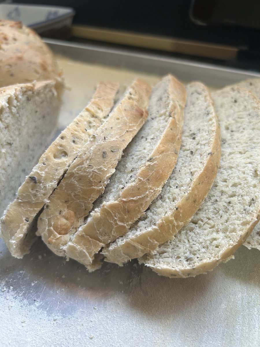 TheKitchenCode1's tweet photo. Bread is noble and versatile. This loaf has fresh oregano: just a tablespoon for every three cups of flour. To make it softer, we added two tablespoons of olive oil. And as always, pay attention to the water temperature. https://t.co/mAXlZvHFrD