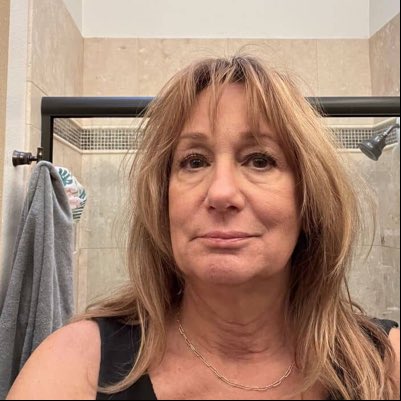 debbymoore_'s tweet photo. #NewProfilePic https://t.co/IugfoxQYvt