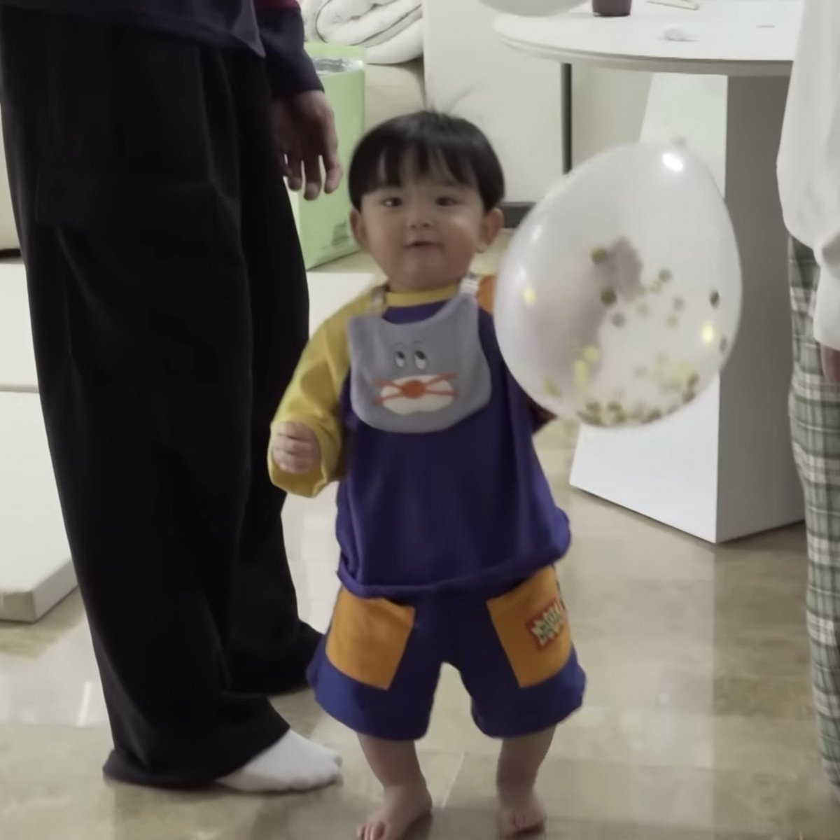 BEOMBASTlC's tweet photo. OHHHH BABY YOOJUN'S GROWN UP 😭 https://t.co/sJs0tuMado