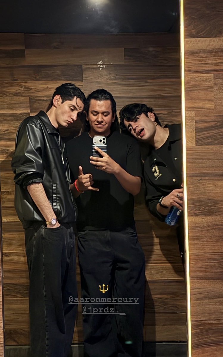 lupjim94's tweet photo. Por fin tengo mi foto de los tres amigos juntos🥰

#AaronMercury #Mercurials https://t.co/WyAScTaGqO