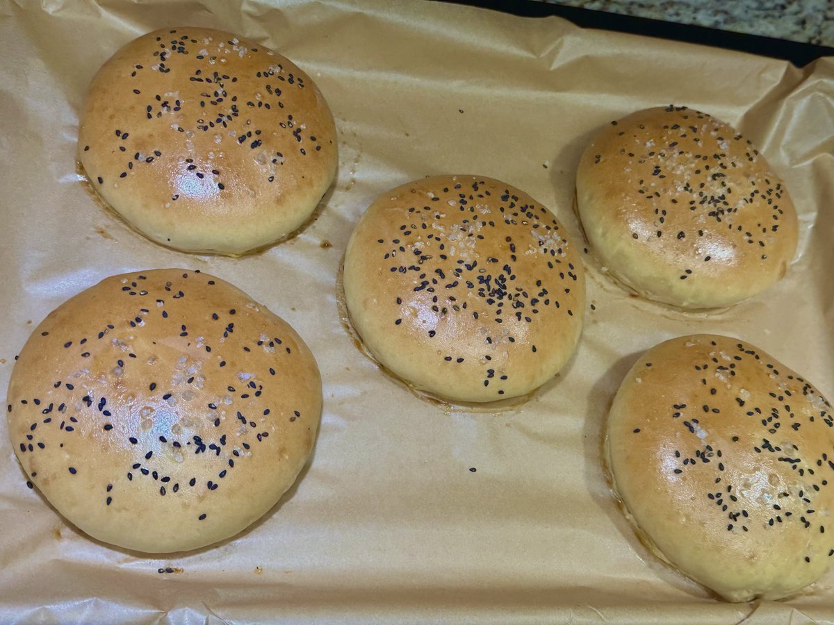 green3quarterAc's tweet photo. Sourdough hamburger buns with flake sea salt and black sesame seeds https://t.co/9pPP5zq4Ji