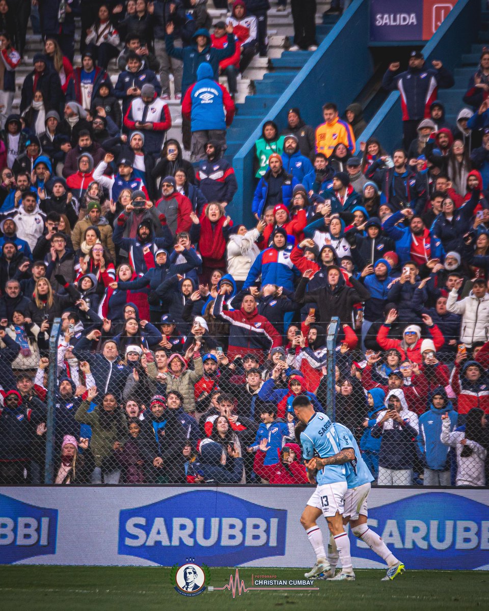 laabdon's tweet photo. La hinchada y los jugadores 👊 https://t.co/AwsG36KpGo