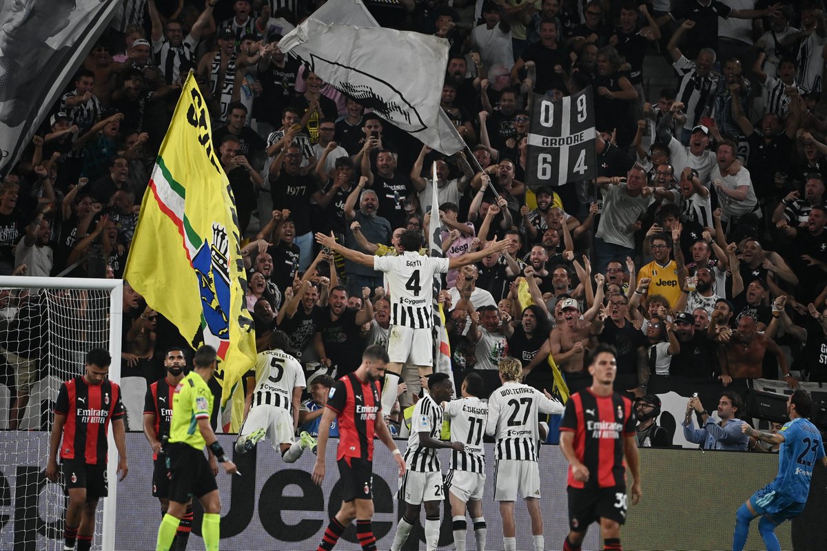 juventusfc's tweet photo. 🤍🖤 https://t.co/TgHmlK9y1B