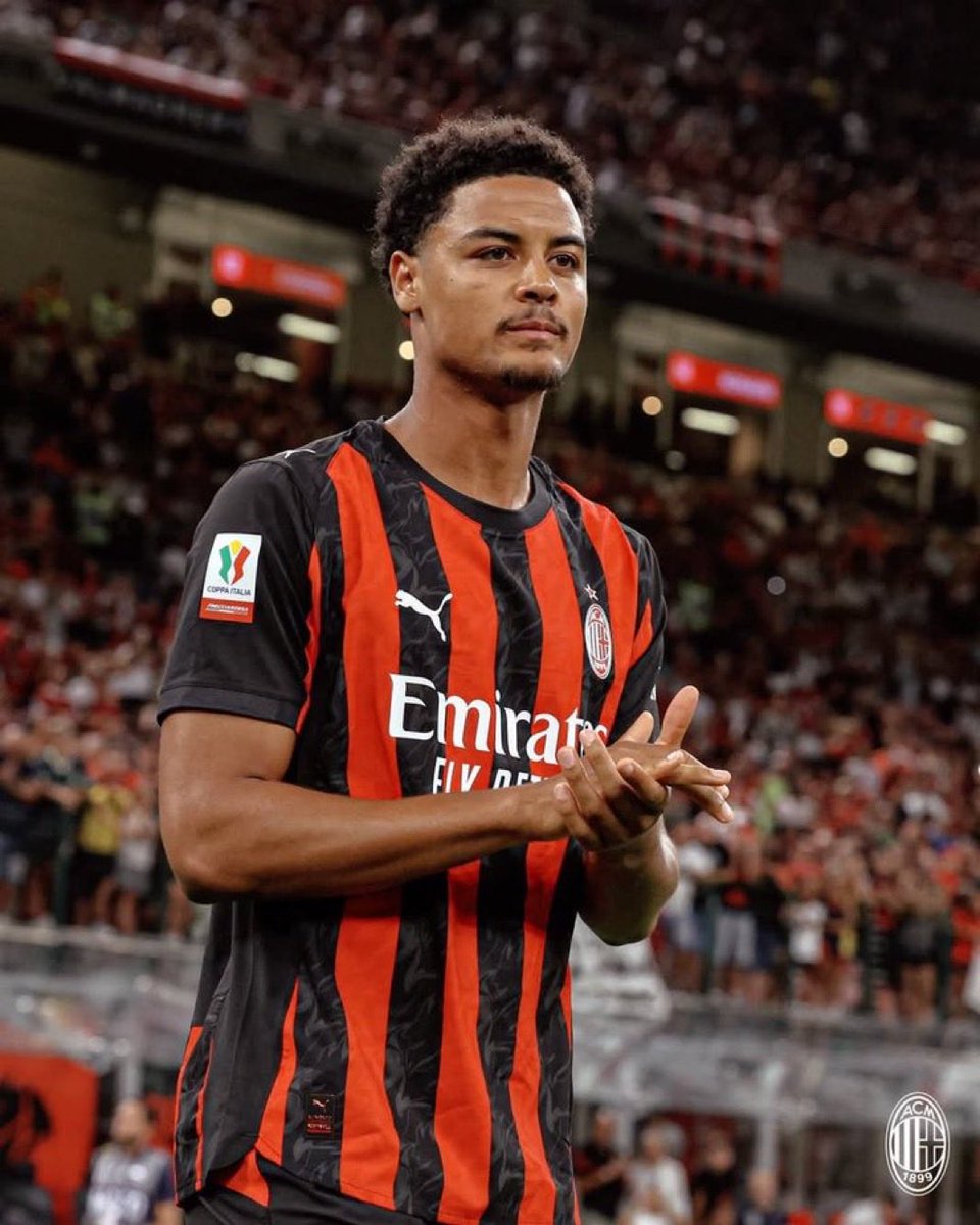 iszrx_22's tweet photo. بعد سوا مستوى ميلان اليوم والله ما قصرو اليوم سيسيه ودي وينتر شكرأ ❤️🖤 https://t.co/bE4Ymh1lHt
