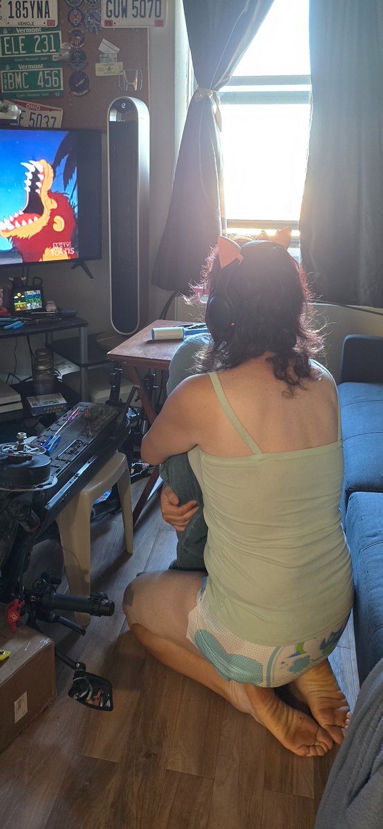 fromuwuwithluv's tweet photo. Waiting for breakfast to be ready, Im not allowed on the couch because daddy says I might leak after my diaper got super soggy overnight. 👉👈🥺 https://t.co/vlKzRac1UU