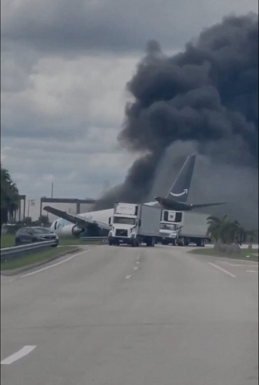 KaptKatastrophy's tweet photo. 🚨AMAZON PLANE CRASHED!
Miami FL - An Amazon cargo jet - Boeing 767 - crashed at Miami International Airport on Sunday. The plane apparently overshot the runway while landing.

There are reports of "multiple patients", and possible fatalities. This is an ongoing situation, with rescue efforts and site securement actively happening, so exact figures are expected to be unreliable at this time.

The FAA has issued a "Full Stop", effectively shutting down all flights from MIA until at least 5:30 pm EST, after already extending it once prior.
This will take some time to sort out.
#planecrash #miami #Amazon