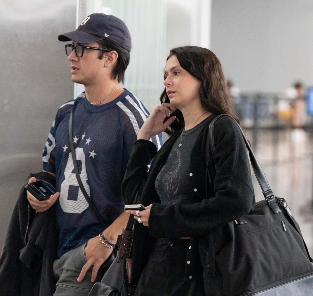 hudsonconnorupd's tweet photo. New photos of Hudson Williams and his partner Katelyn at the Toronto airport recently https://t.co/u3Ac0nBNSV