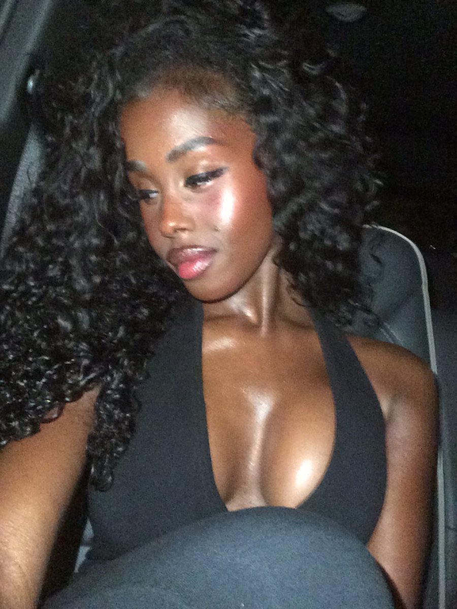 rennnbabyyxx's tweet photo. wish I was a 2000s video vixen https://t.co/8UJIc9FtZ6