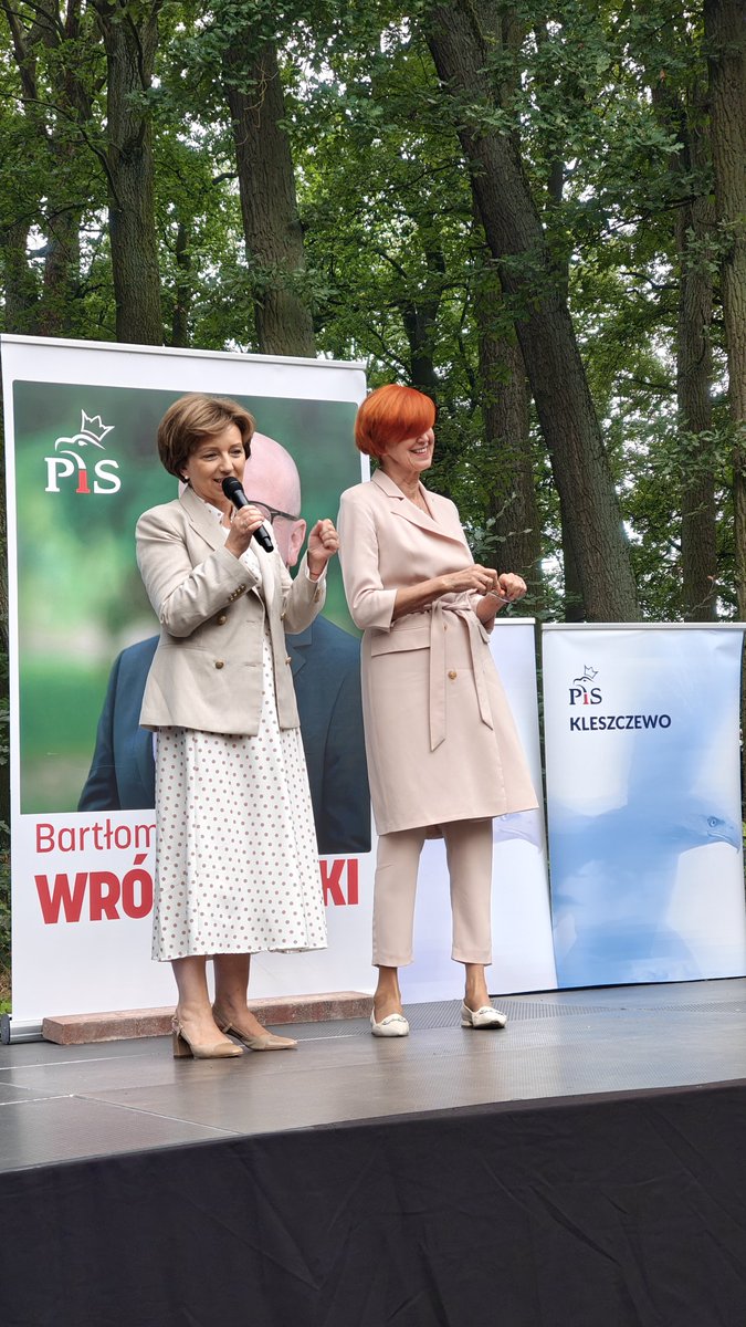 InzBialas's tweet photo. ✌️🇵🇱 Przepiękny XII Piknik Rodzinny w Biedrusku organizowany przez Posła dr @bwroblewski 
Były rozmowy z Rodzinami Poznania i Powiatu Poznańskiego oraz super atmosfera 🤗,
Dziękujemy przybyłym Gościom 
@CzarnekP
@MarlenaMalag
@E_Rafalska https://t.co/3v6m8w5xKp