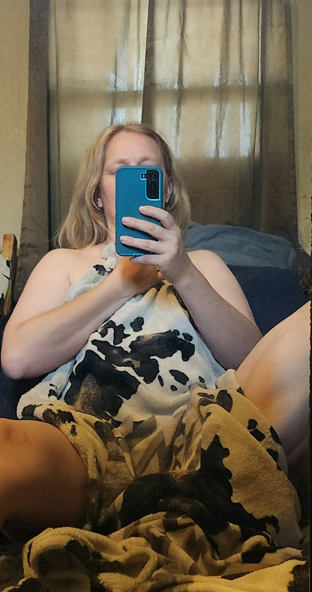 Bethluv1234's tweet photo. Good morning 💋 you know you can't resist. Go ahead, hit that send button. You'll feel better when you do.

#findom #payme https://t.co/nULQUmB5cB