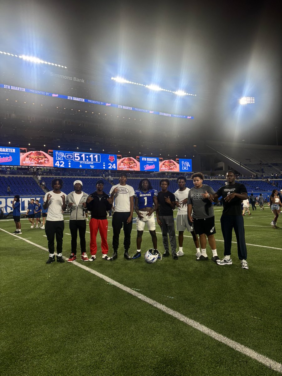 KbuckWhite's tweet photo. Blessed to experience game day at Memphis! 🐯🏈 Had a great time and got a chance to see what it’s all about. For sure will be back #GoTigers @aarondobson17 @marcusstokes06 @MemphisFB https://t.co/tqULvuab8i