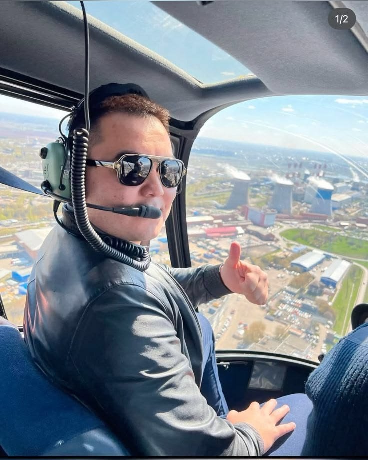 UniversalFeedX's tweet photo. Would you take a flight with Elon Musk as your pilot? 

A. Absolutely 
B. Maybe 
C. Only Once 
D. Never https://t.co/zkKQsUrHYj