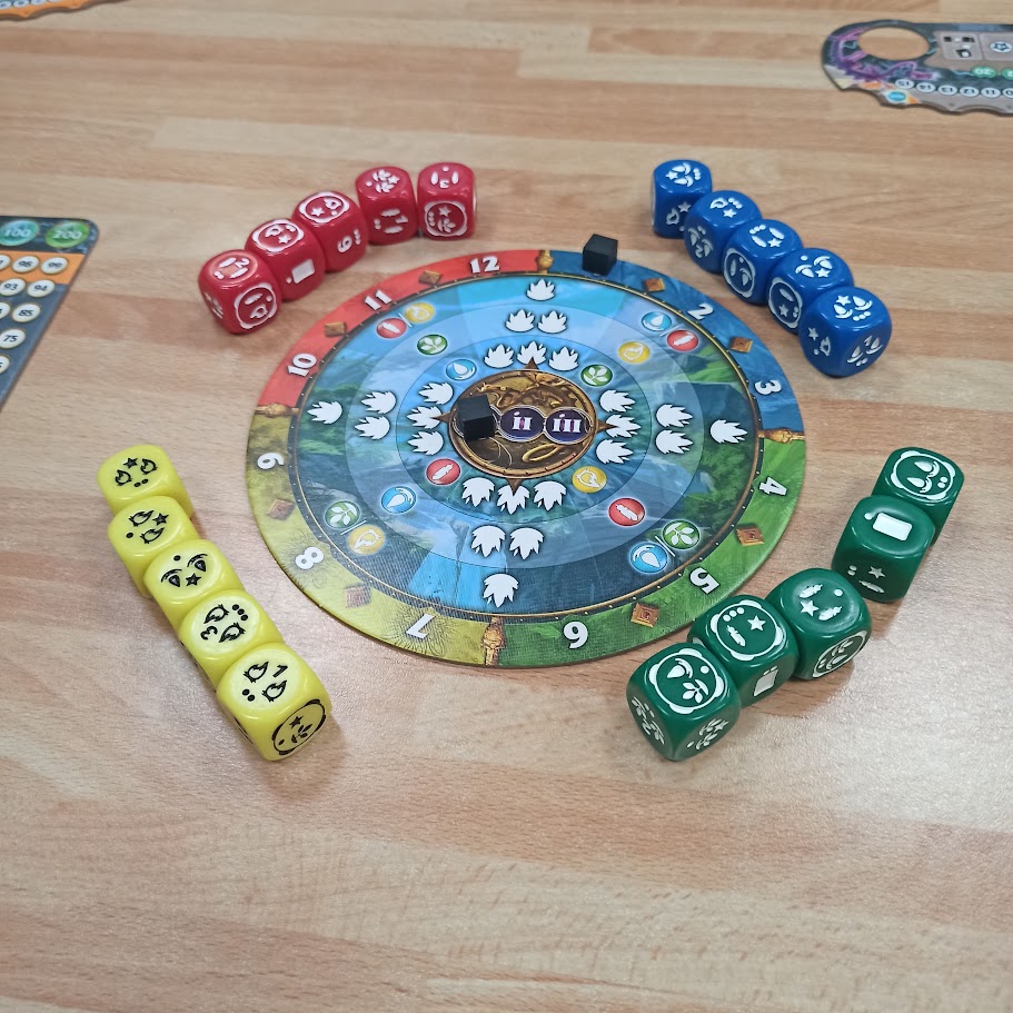 boardgamelive's tweet photo. Portato il giovedì sera durante la serata con l'associazione iguardianidellavolta , ecco infine intavolato Season 🤩🤩 edito da @asmodee_it
#giochidatavolo #brettspiele #boardgames #thehappyboardgamescompany #season #bolzano #asmodee https://t.co/ojivONpqxZ