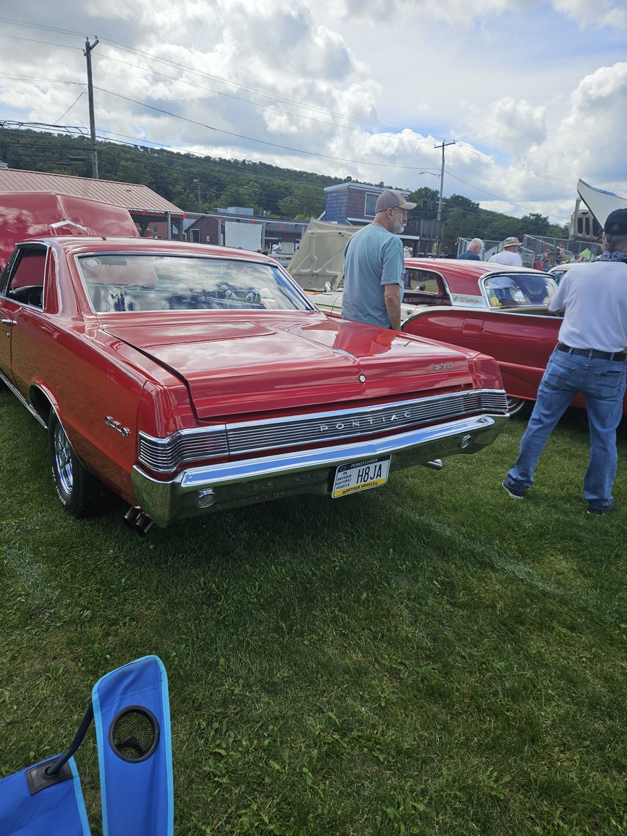 KoolDog570's tweet photo. @GTOKLAHOMA hope you're well brother, here's a little something from Ashlands first car show, and you know they had to be RED 😎 https://t.co/qoornSfR6a