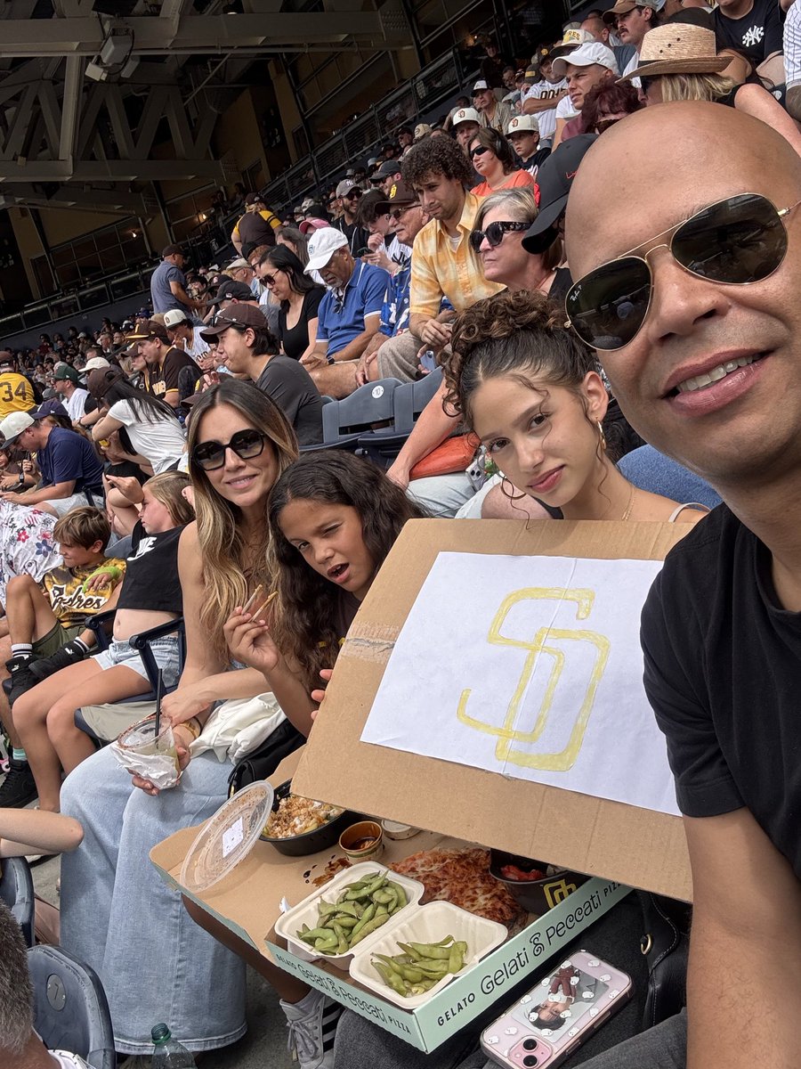 MaxRamirez's tweet photo. @Padres vs @Yankees 

#ForTheFaithful https://t.co/YVwEhcyj9e