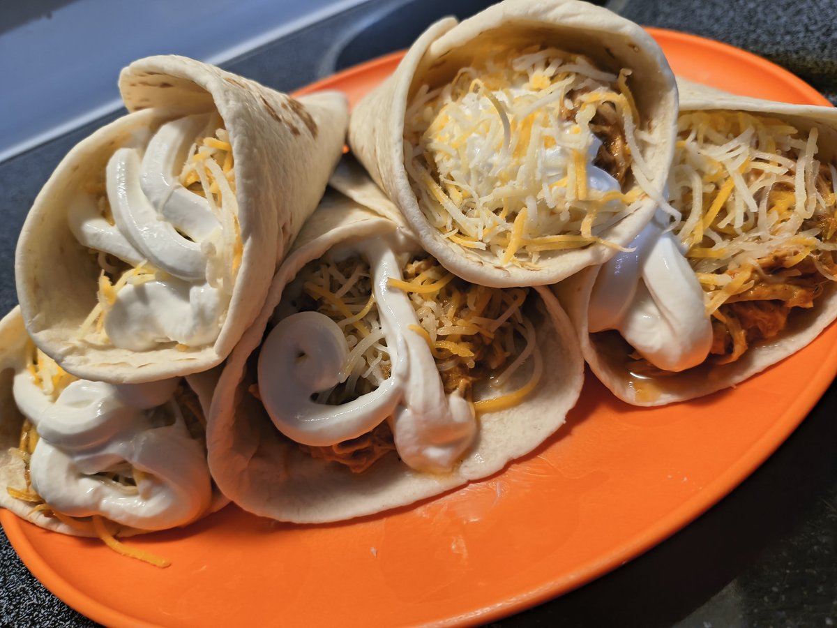 TheEskimo616's tweet photo. Family taco night https://t.co/e1To6f2i9k