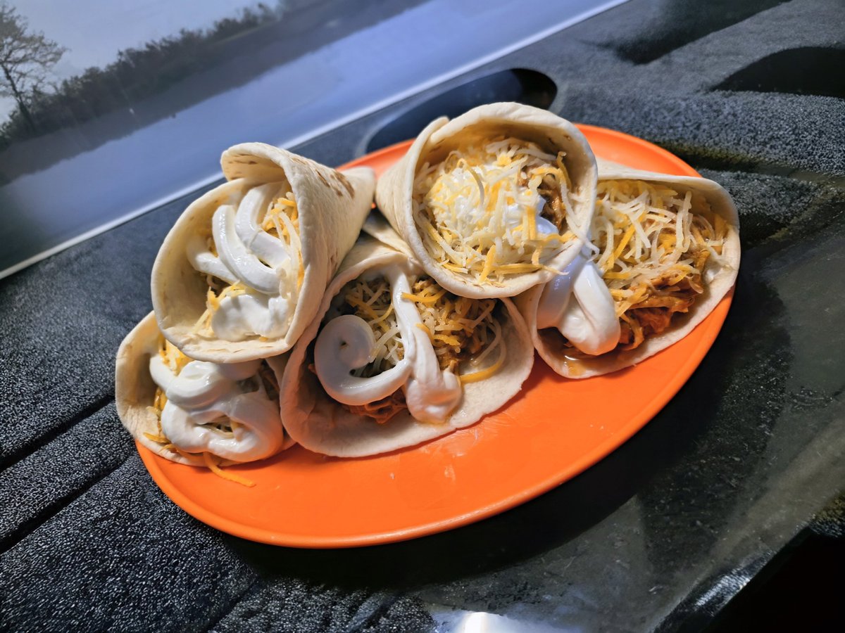 TheEskimo616's tweet photo. Family taco night https://t.co/e1To6f2i9k