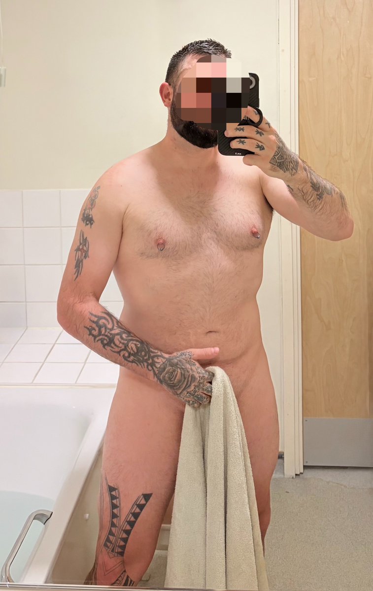 ObscuraJay's tweet photo. 🎶 spilsh splash I was taking a bath 🛀
Would you get in the tub with me, and fuck the bubbles out of the water 😜 😈
#Exhibitionist #tattoo #naked #nsfwtwt #dadbod #bathtime #nsfw #swingersuk https://t.co/NNB39PQoWu