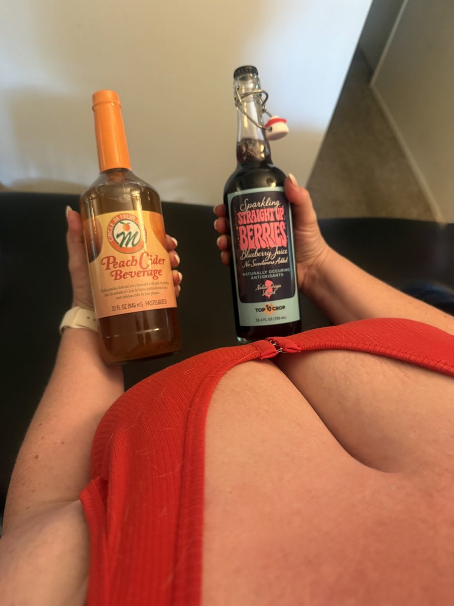 sweets4charity's tweet photo. Had such an amazing day with my BFF April and my roommate! We hit the flea market, found all kinds of goodies, and of course I came home with something to sip on tonight. Vanilla vodka with homemade peach cider?! Ohhhh, this is about to be GOOD. 🍑🥃 https://t.co/HbXIz99AkO