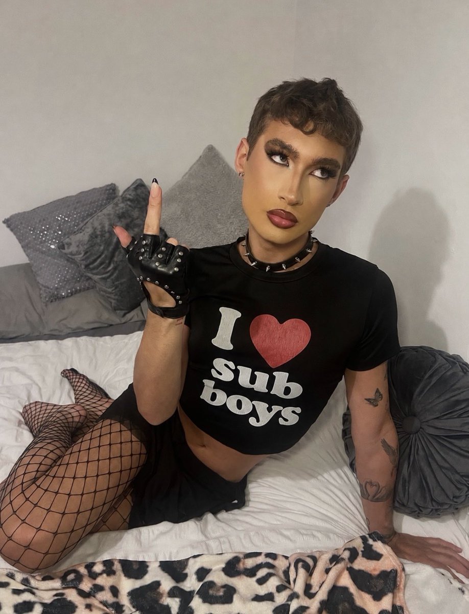 artemisalessi's tweet photo. Submit to me bitch 👑 https://t.co/CXAXz5xuYO
