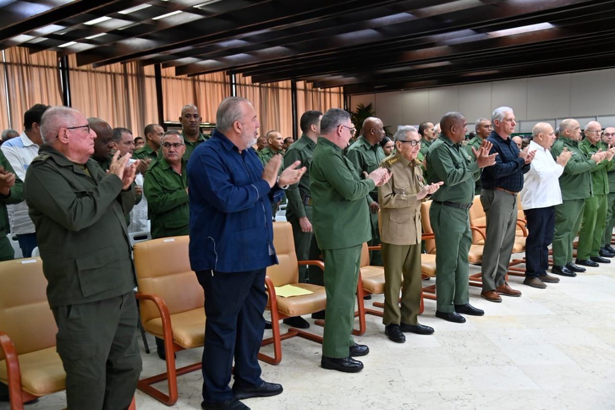 BorgesOlivero's tweet photo. ¡Quiera el imperio o no quiera, va a seguir estando VIVO!

#Cuba 
#RaúlEsRaúl

@destacar 
@seguidores https://t.co/8eXzEc5wsn
