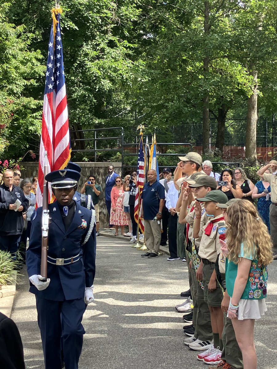 NYPD104Pct's tweet photo. As we enjoy the long weekend &amp; Labor Day Barbecues, we also take time today to join the Glendale Community at the annual 9/11 ceremony to remember all those we lost on September 11 🇺🇸 https://t.co/Vttg8AKkqx